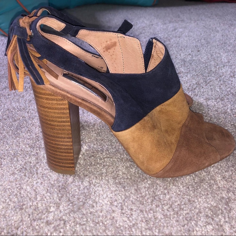 Halogen tie-color heel